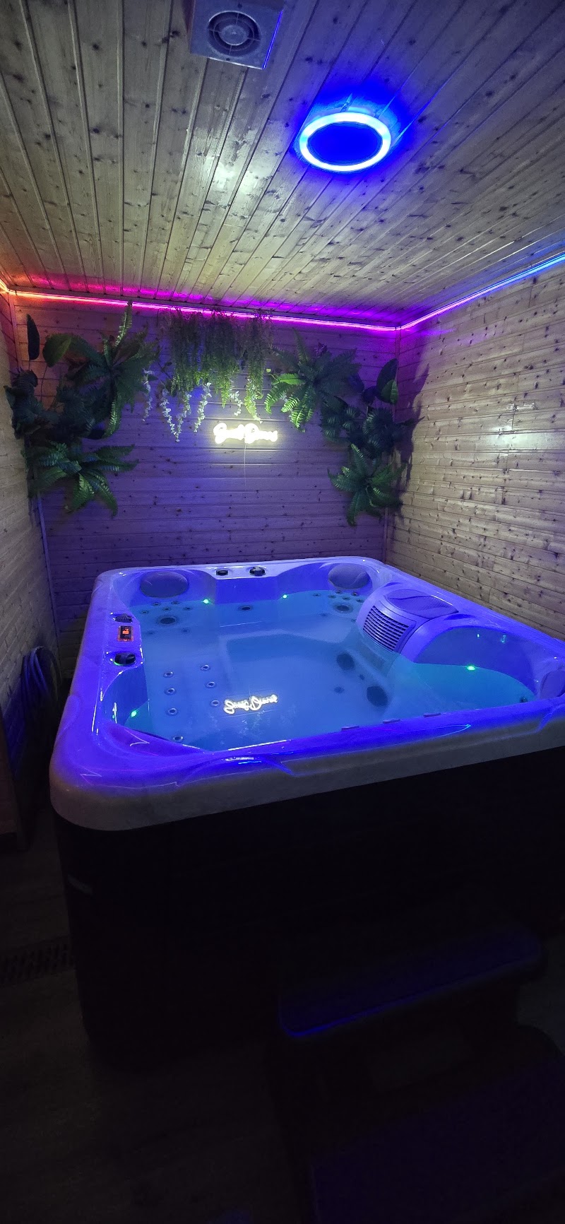 Sauna Jacuzzi, sauna in Wolverhampton, United Kingdom, photo 5 of 11